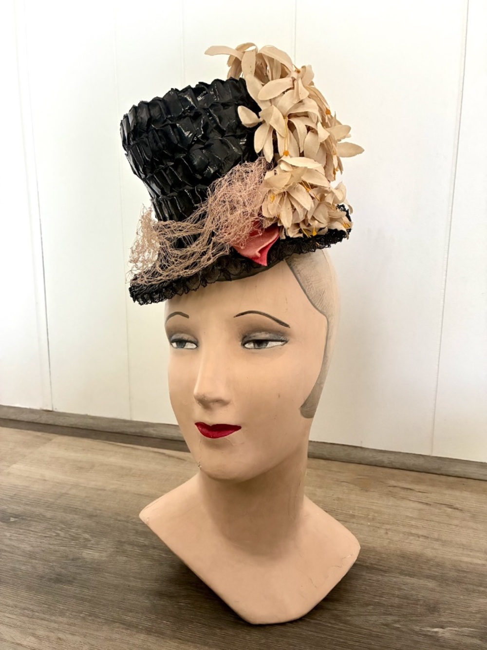 VTG 1940s Black Straw Asymmetrical Chimney Hat with Floral Spray OS